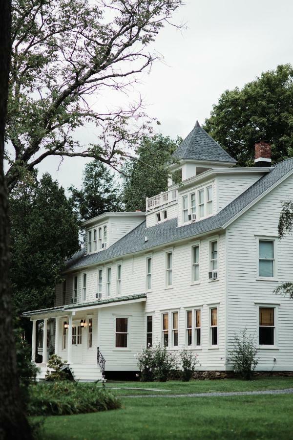 Отель Foxfire Mountain House Mount Pleasant Экстерьер фото